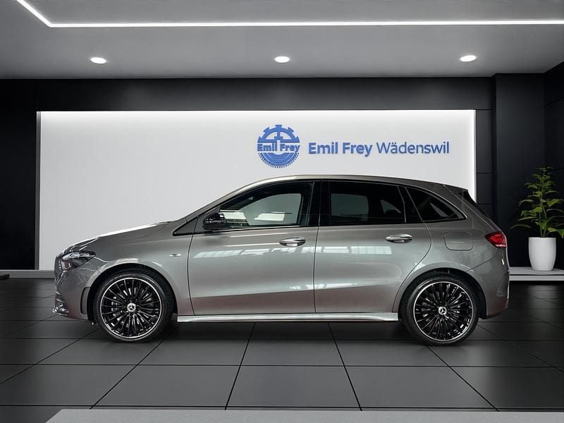 Neu Mercedes B250e AMG line 218 PS (160 kW) 2025 Grau Van / Kleinbus