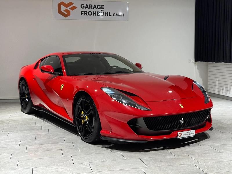 Gebraucht Ferrari 812 796 PS (585 kW) 2018 Rot Coupé