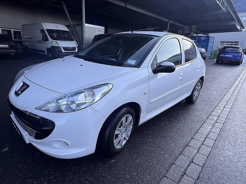Gebraucht Peugeot 206+ 75 PS (55 kW) 2011 Kleinwagen