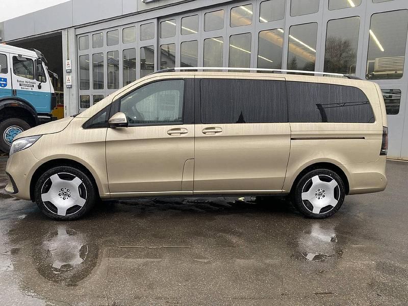 Gebraucht Mercedes V250 Style 190 PS (139 kW) 2025 Gold Van / Kleinbus