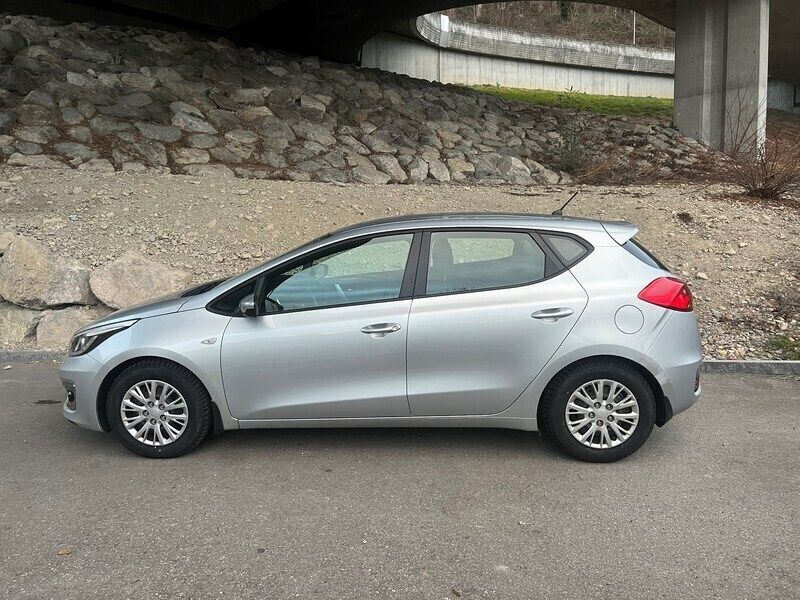 Gebraucht Kia Ceed 105 PS (77 kW) 2016 Silber Kleinwagen