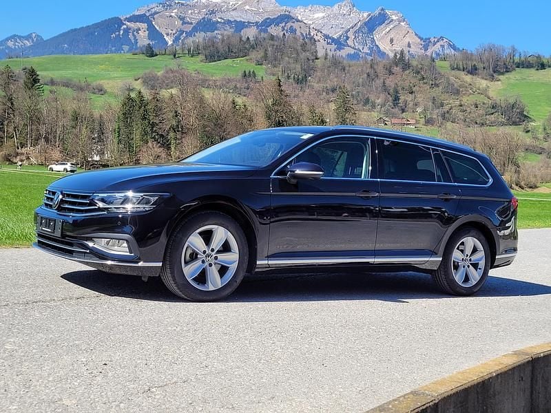 Gebraucht VW Passat Elegance 200 PS (147 kW) 2023 Schwarz Kombi