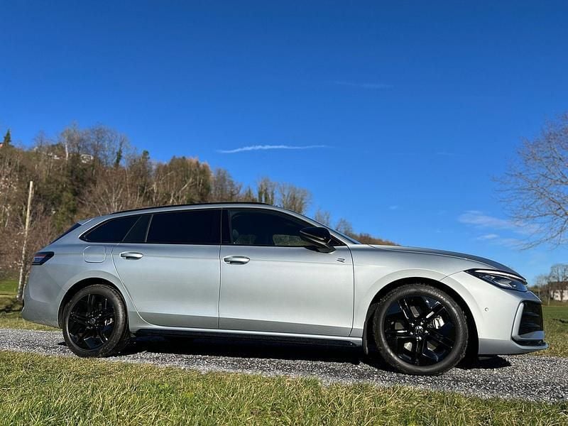 Gebraucht VW Passat R 193 PS (141 kW) 2025 Kombi
