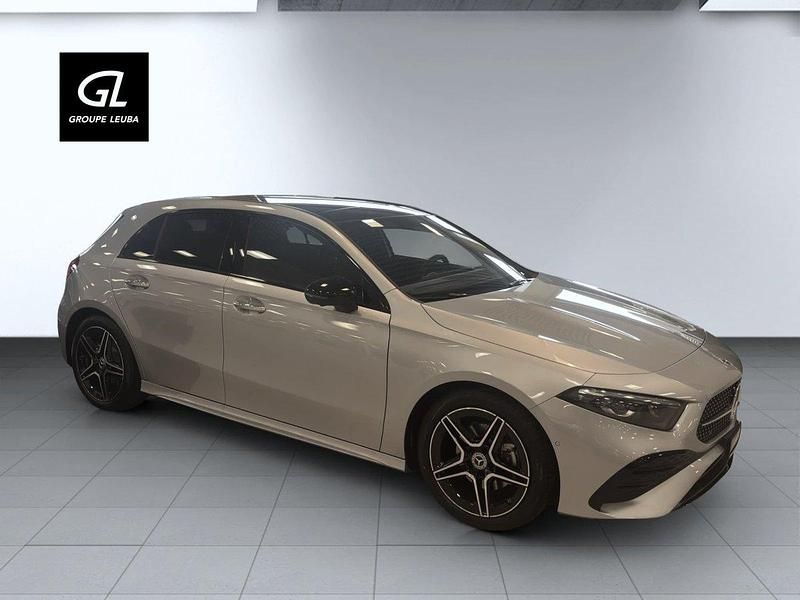 Neu Mercedes A200 Night 163 PS (119 kW) 2025 Grau Limousine