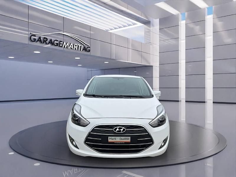 Gebraucht Hyundai ix20 125 PS (91 kW) 2016 Weiss Kleinwagen