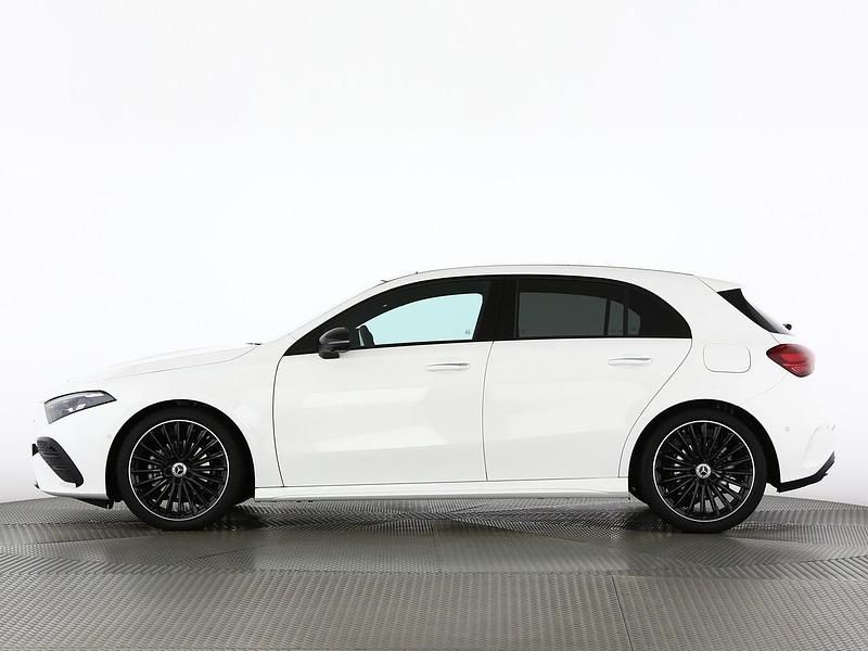 Gebraucht Mercedes A200 163 PS (119 kW) 2024 Weiss Limousine