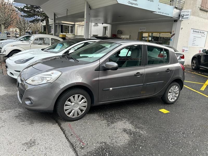 Gebraucht Renault Clio II Expression 75 PS (55 kW) 2011