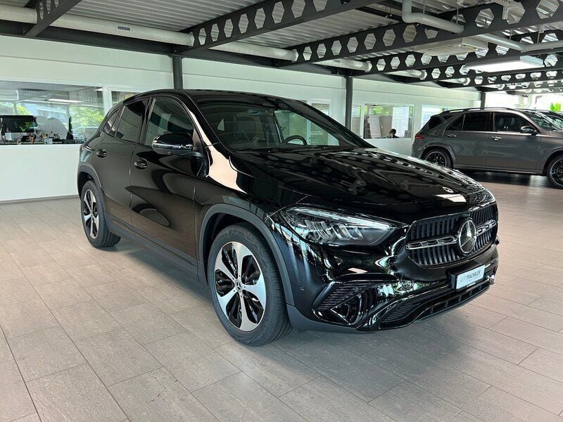 Neu Mercedes GLA200 Night 163 PS (119 kW) 2025 SUV