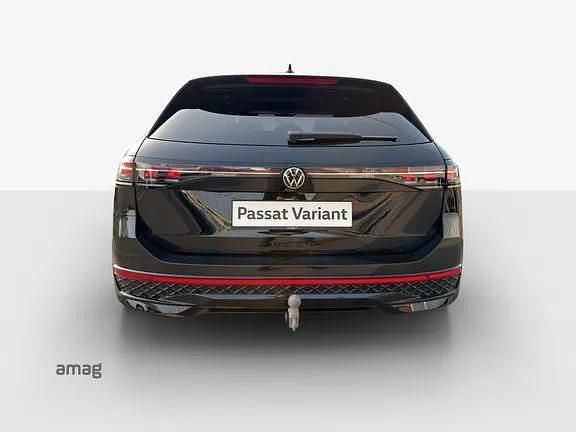 Neu VW Passat R-line 192 PS (141 kW) 2025 Grenadill black metallic Kombi