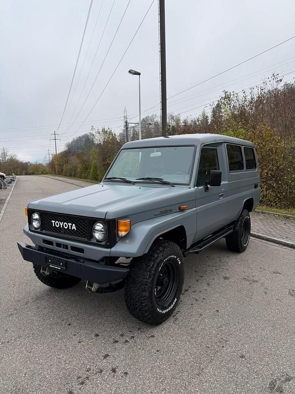 Grau Gebraucht 1999 Toyota Land Cruiser SUV | CHF 59’990 - Bild 1/4