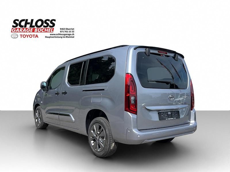 Neu Toyota Proace Verso City 131 PS (96 kW) 2025 Silber Kombi