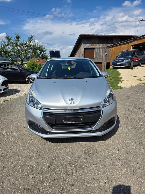 Gebraucht Peugeot 208 Active 99 PS (72 kW) 2016 Kleinwagen