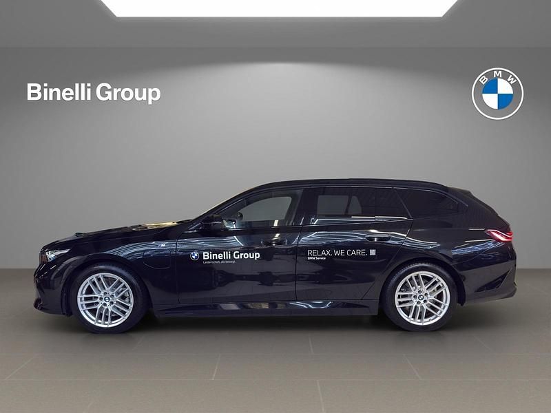 Gebraucht BMW 530e M Sport 299 PS (219 kW) 2025 Schwarz Kombi