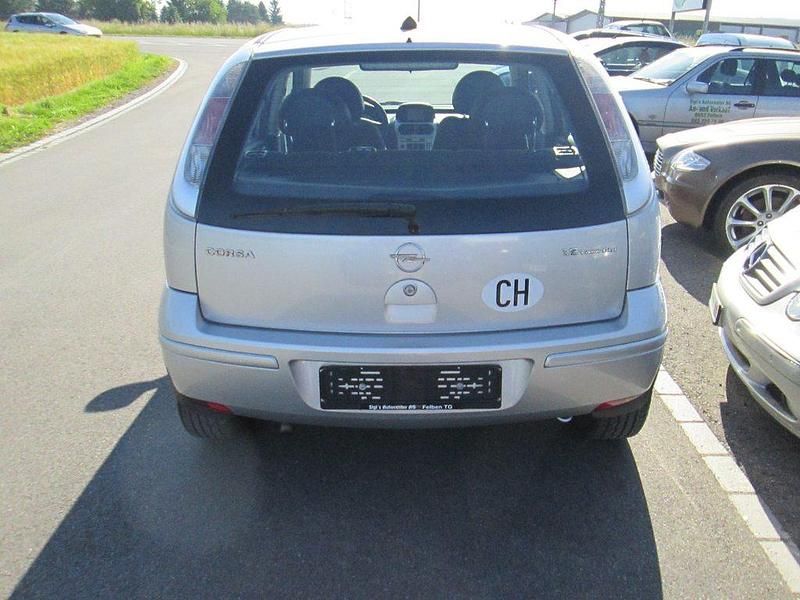 Gebraucht Opel Corsa 80 PS (58 kW) 2006 Silber, met. Kleinwagen