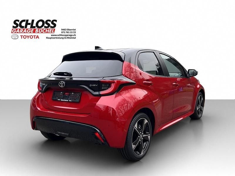 Neu Toyota Yaris Hybrid Premium 131 PS (96 kW) 2025 Rot Limousine