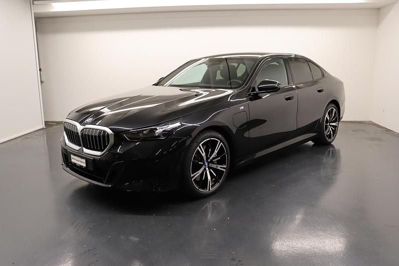 Schwarz Gebraucht 2024 BMW 550e Comfort Edition Limousine | CHF 69’900 (Superpreis) - Bild 1/4