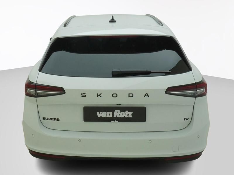 Neu Skoda Superb SportLine 204 PS (150 kW) 2025 Weiss Kombi