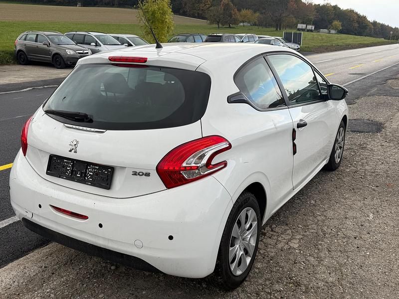 Gebraucht Peugeot 208 Access 68 PS (50 kW) 2014 Kleinwagen