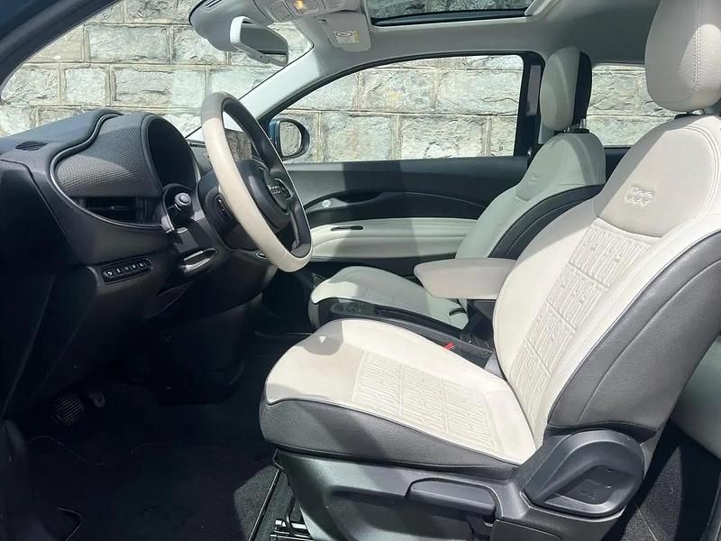 Gebraucht Fiat 500e La Prima 87 kW (119 PS) 2025 Blau Kleinwagen