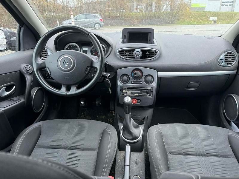 Gebraucht Renault Clio II Expression 101 PS (74 kW) 2011