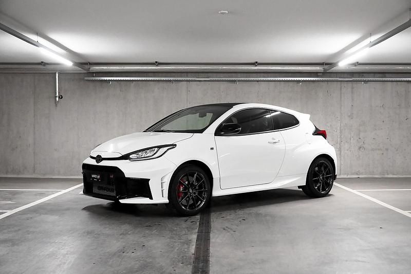 Neu Toyota Yaris Sport 280 PS (205 kW) 2026 Weiss Limousine