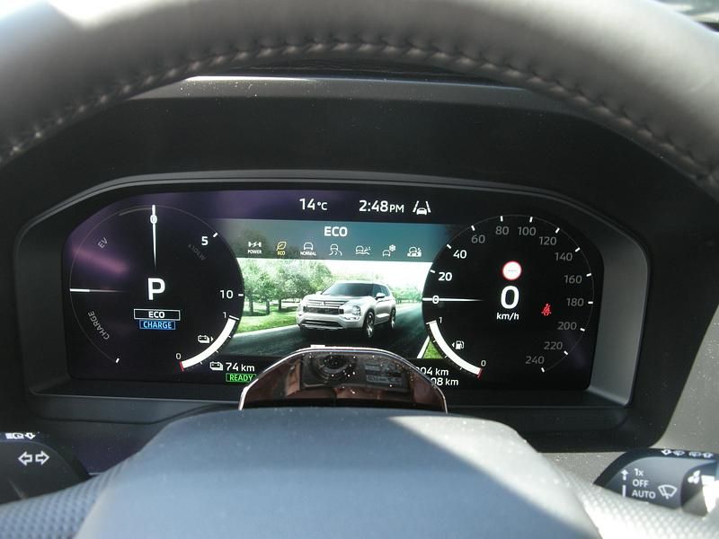 Neu Mitsubishi Outlander P-HEV Invite 306 PS (225 kW) 2025