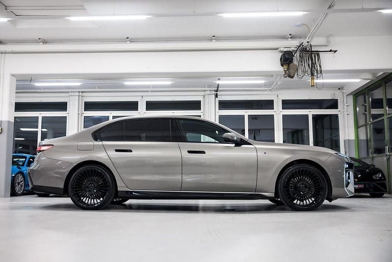 Gebraucht BMW 740 M Sport 299 PS (219 kW) 2024 Limousine