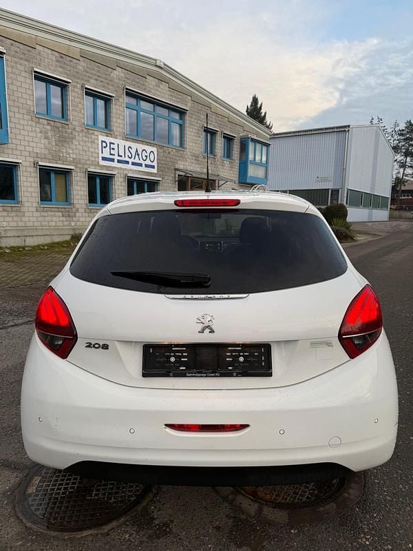 Gebraucht Peugeot 208 82 PS (60 kW) 2015 Kleinwagen