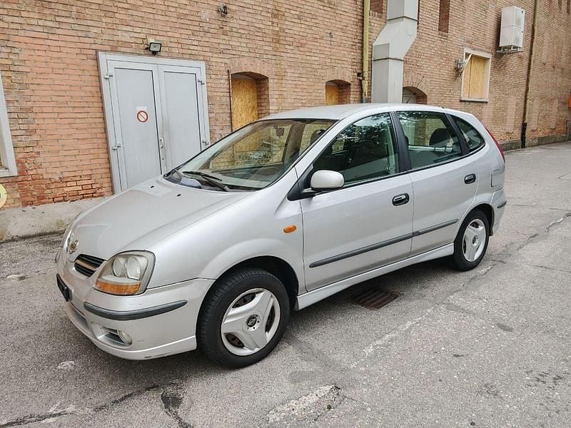 Gebraucht Nissan Almera Tino Comfort 114 PS (83 kW) 2002 Van / Kleinbus