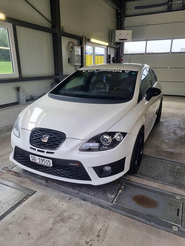 Weiss Gebraucht 2011 Cupra Leon Limousine | CHF 10’400 (Fairer Preis) - Bild 1/4