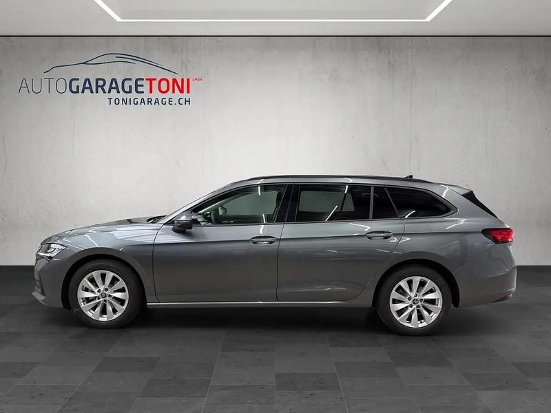 Gebraucht Skoda Superb Selection 150 PS (110 kW) 2026 Gray Kombi