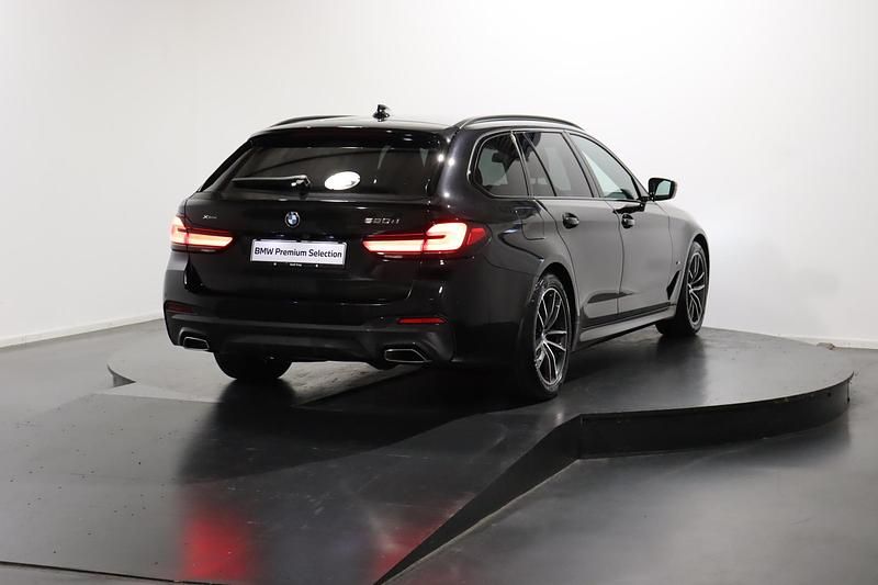 Gebraucht BMW 520 M Sport 201 PS (147 kW) 2023 Schwarz Kombi