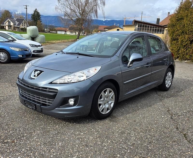 Gebraucht Peugeot 207 Active 95 PS (69 kW) 2011
