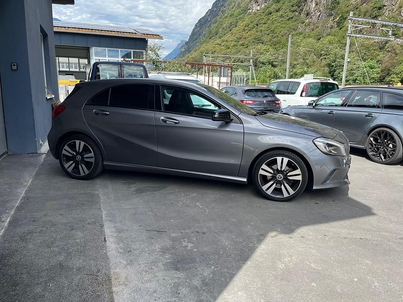 Gebraucht Mercedes A180 AMG line 122 PS (89 kW) 2017
