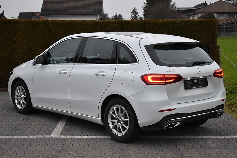 Gebraucht Mercedes B200 Progressive 163 PS (119 kW) 2022 Weiss Van / Kleinbus
