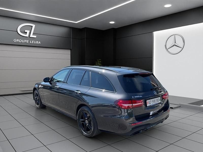 Gebraucht Mercedes E300 194 PS (142 kW) 2024 Grau Kombi