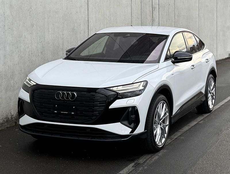 Gebraucht 2025 Audi Q4 Sportback e-tron S-Line SUV | CHF 40’699 (Superpreis) - Bild 1/4