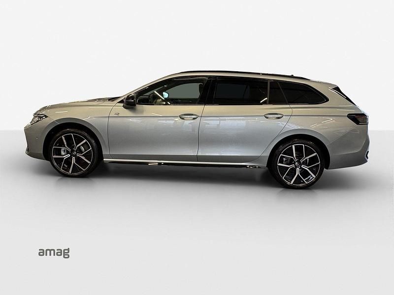 Neu VW Passat R-line 192 PS (141 kW) 2026 Oyster silver metallic  dachlackierung schwarz uni Kombi