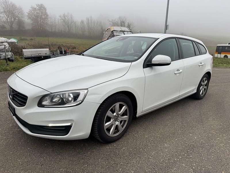 Gebraucht 2016 Volvo V60 Momentum Kombi | CHF 6’900 - Bild 1/4