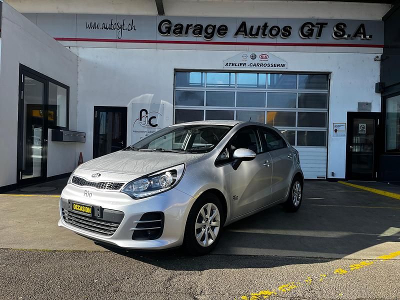 Silber Gebraucht 2016 Kia Rio Limousine | CHF 10’900 - Bild 1/4