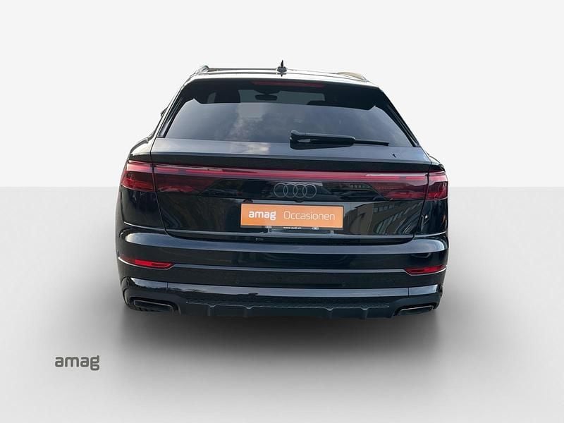 Gebraucht Audi Q8 Ambiente 394 PS (289 kW) 2024 Mythosschwarz metallic SUV