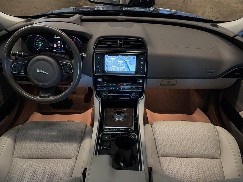 Gebraucht Jaguar XE R-Sport 241 PS (177 kW) 2015 Limousine