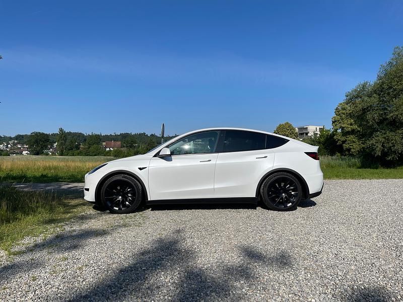 Gebraucht 2023 Tesla Model Y RWD SUV | CHF 34’990 (Guter Preis) - Bild 1/1