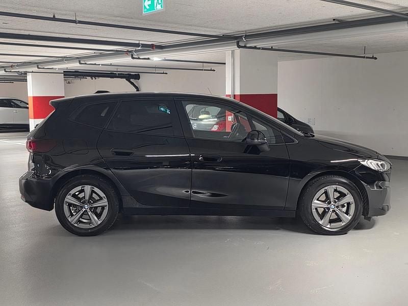 Gebraucht BMW 220 Active Tourer Performance 156 PS (114 kW) 2023 Schwarz Van / Kleinbus