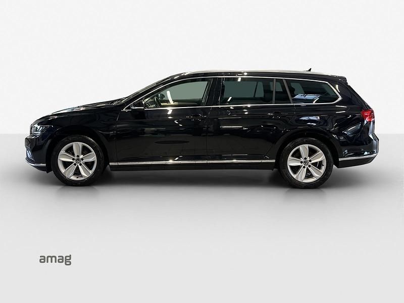 Gebraucht VW Passat Elegance 200 PS (147 kW) 2023 Deep black nacré Kombi