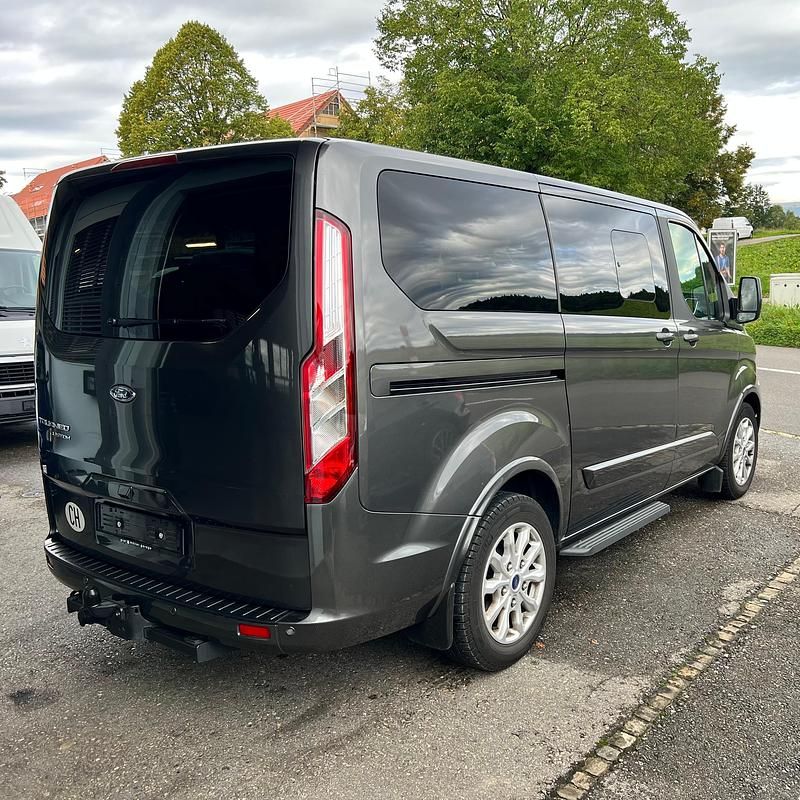 Gebraucht Ford Tourneo Custom Titanium 130 PS (95 kW) 2021 Van