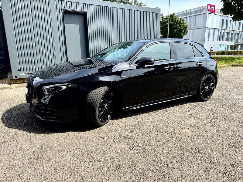 Gebraucht Mercedes A250 AMG line 224 PS (164 kW) 2018 Schwarz Limousine