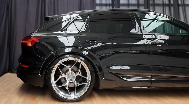 Gebraucht Audi e-tron 369 kW (503 PS) 2021 SUV