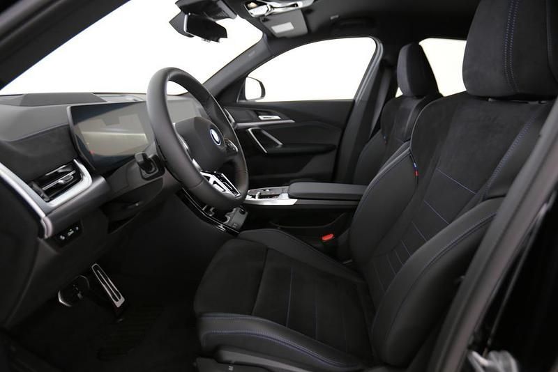 Neu BMW iX2 Performance 150 kW (204 PS) 2025 Schwarz SUV