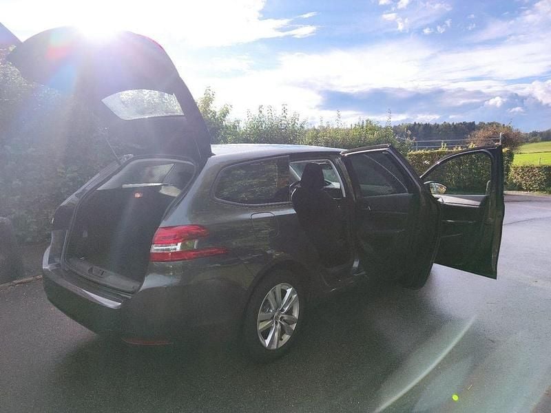 Gebraucht Peugeot 308 SW 120 PS (88 kW) 2017 Kombi